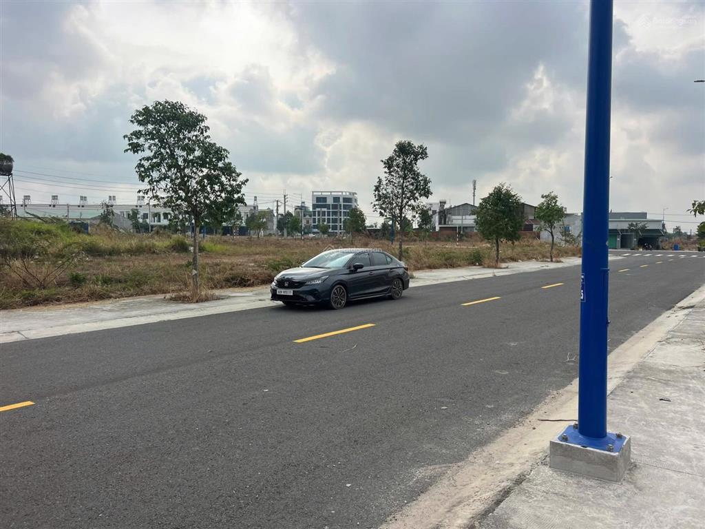 Chủ cần bán đất ngay kcn becamex gđ3 150m2 giá 530tr  full tc  đường thông 16m có vỉa hè  shr