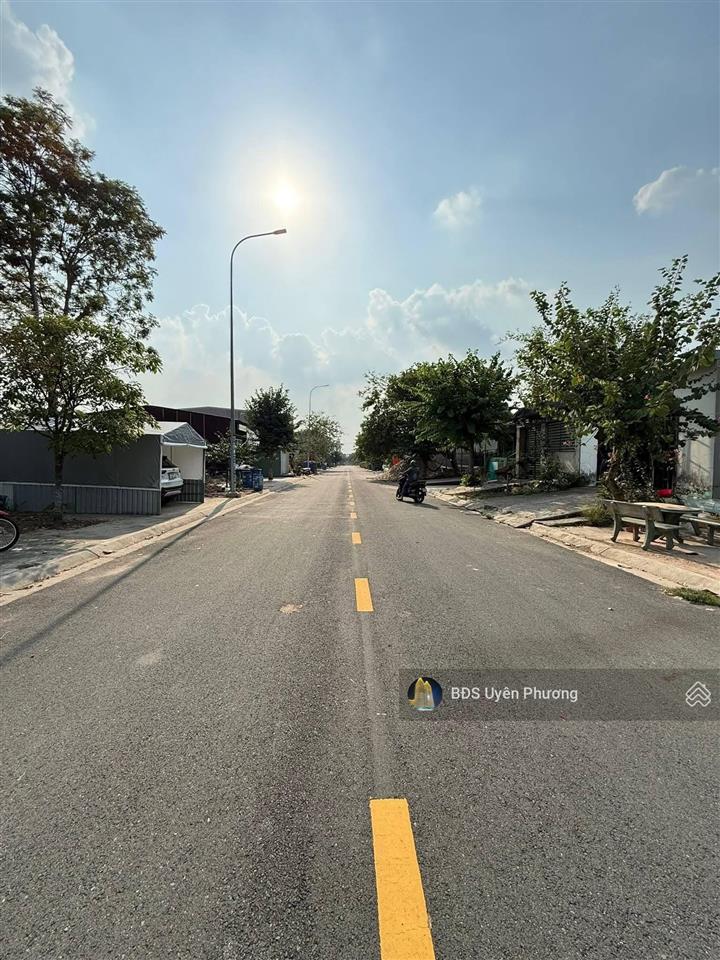 Chủ nhờ ra gấp lô 150m2 khu d vsip2 giá 1tỷ250  đường nhựa 8m thông thoáng  sẵn sổ, sang tên ngay
