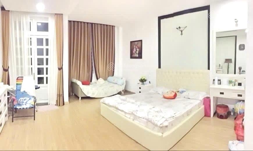 Bán nhà đường số phạm hữu lầu sát phú mỹ hưng, 4 tầng, 5m x 18m, full nt, 15 tỷ