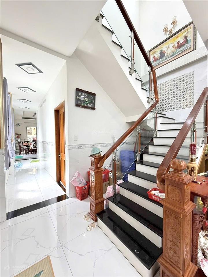 Bán nhà phú thuận quận 7, sát mt huỳnh tấn phát, 4.5x25m, 4pn lớn, sổ hồng hoàn công, chỉ 5.5 tỷ