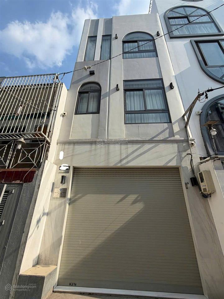 Xe tải quay đầu, có thang máy, gía 8 tỷ, nguyễn xí, nhà mới 3 lầu, bình thạnh. dt 4x10m