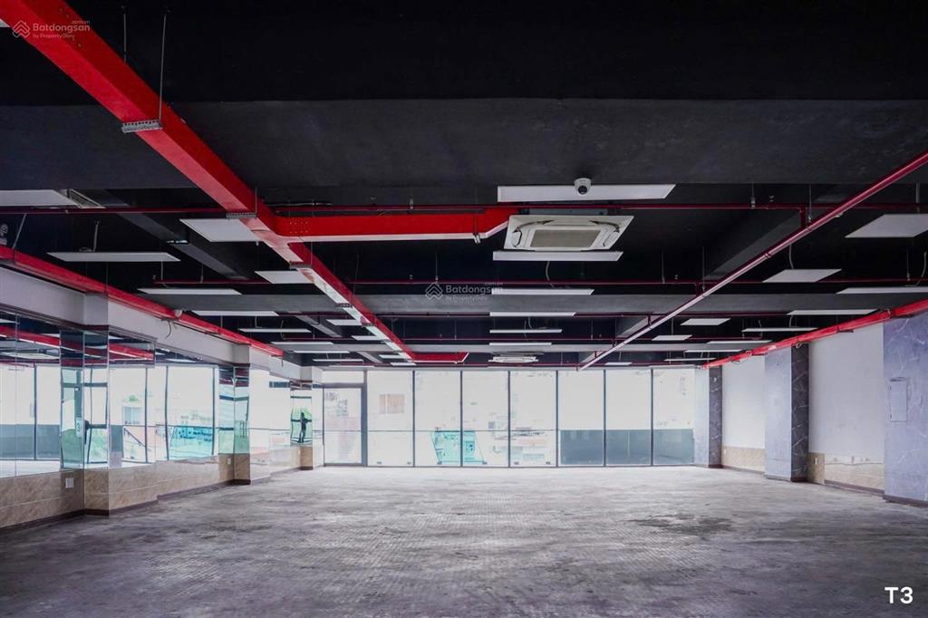 Văn phòng 225m2 trống suốt mặt tiền lý phục man, gần kcx, phú mỹ hưng, có bảo vệ, hầm xe, thang máy