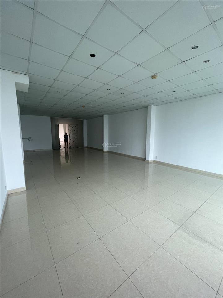 Sàn vp 80m2 ngay mặt tiền lâm văn bền, có thang máy, máy lạnh, bảo vệ xuất được vat