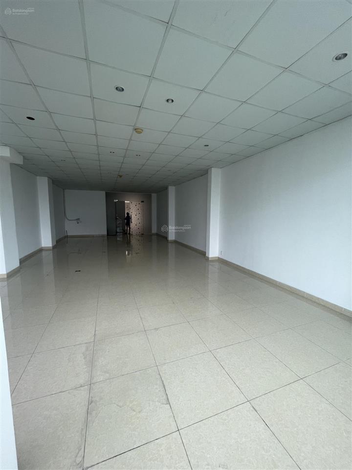 Sàn vp 80m2 ngay mặt tiền lâm văn bền, có thang máy, máy lạnh, bảo vệ xuất được vat