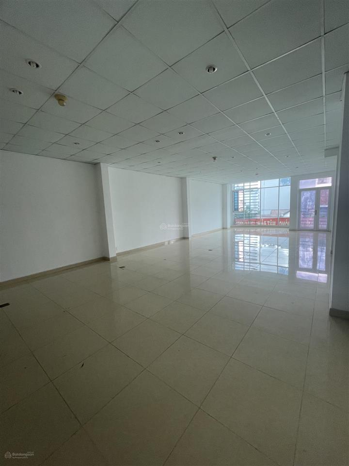 Sàn vp 80m2 ngay mặt tiền lâm văn bền, có thang máy, máy lạnh, bảo vệ xuất được vat