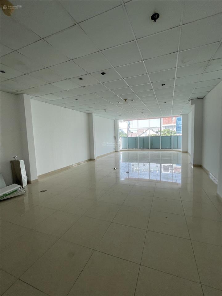Sàn vp 80m2 ngay mặt tiền lâm văn bền, có thang máy, máy lạnh, bảo vệ xuất được vat