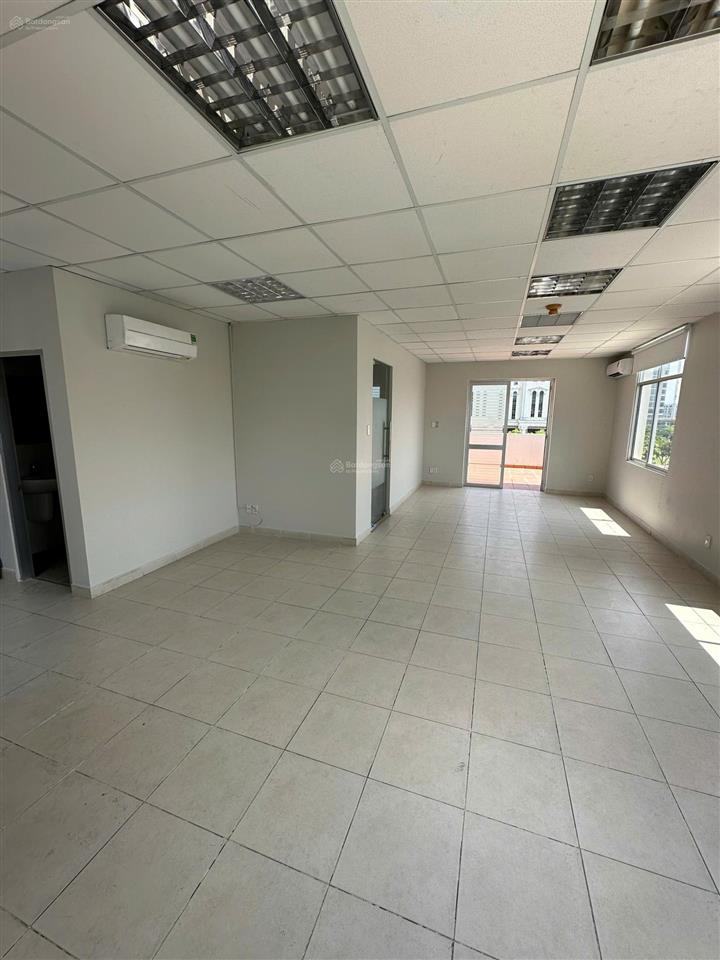 Sàn vp 55m2 đường hoàng văn thái ngay crescent mall, trống suốt, thang máy, máy lạnh