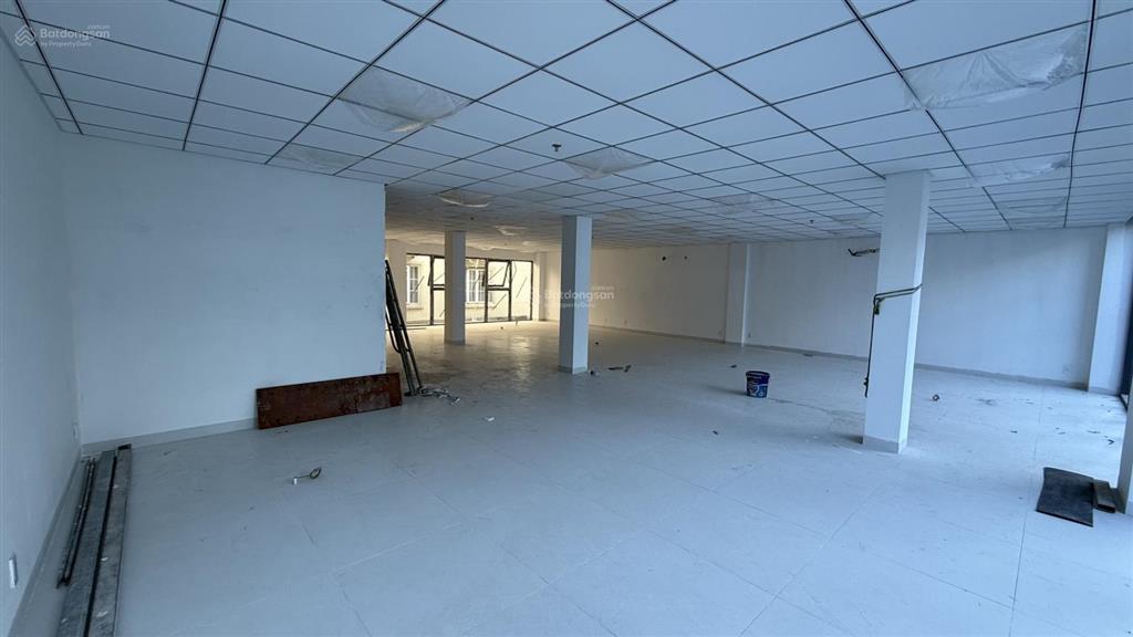 Cho thuê văn phòng 180m2 hưng gia 4, sạch sẽ mới, có sẵn máy lạnh, thang máy free giữ xe, phí ql
