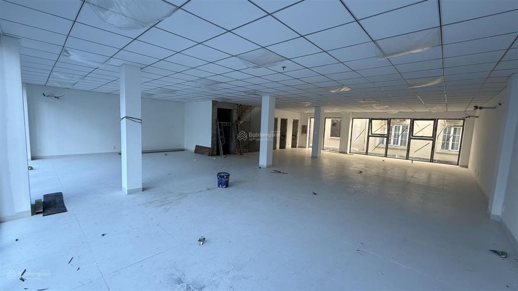 Cho thuê văn phòng 180m2 hưng gia 4, sạch sẽ mới, có sẵn máy lạnh, thang máy free giữ xe, phí ql