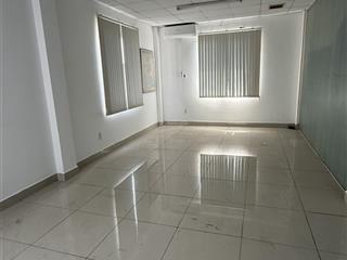 Cho thuê văn phòng 40m2 tại lý phục man, trống suốt, thang máy máy lạnh