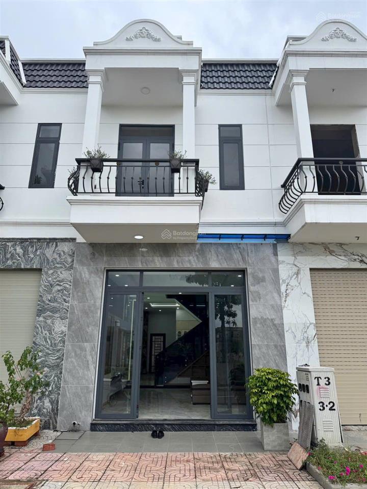 Nhà 2 tầng  tt tân uyên chỉ 2,6 tỷ nhà 2 tầng full nội thất đường rộng 12m gần siêu thị go!