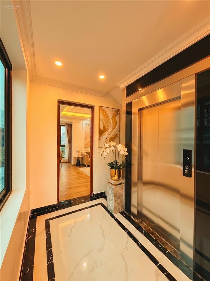 Siêu phẩm ngõ 245 lô góc mai dịch 64m2,6t,thang máy,mt5m,gara ô tô,ngõ 3 ô tô tránh, giá 28.8 tỷ