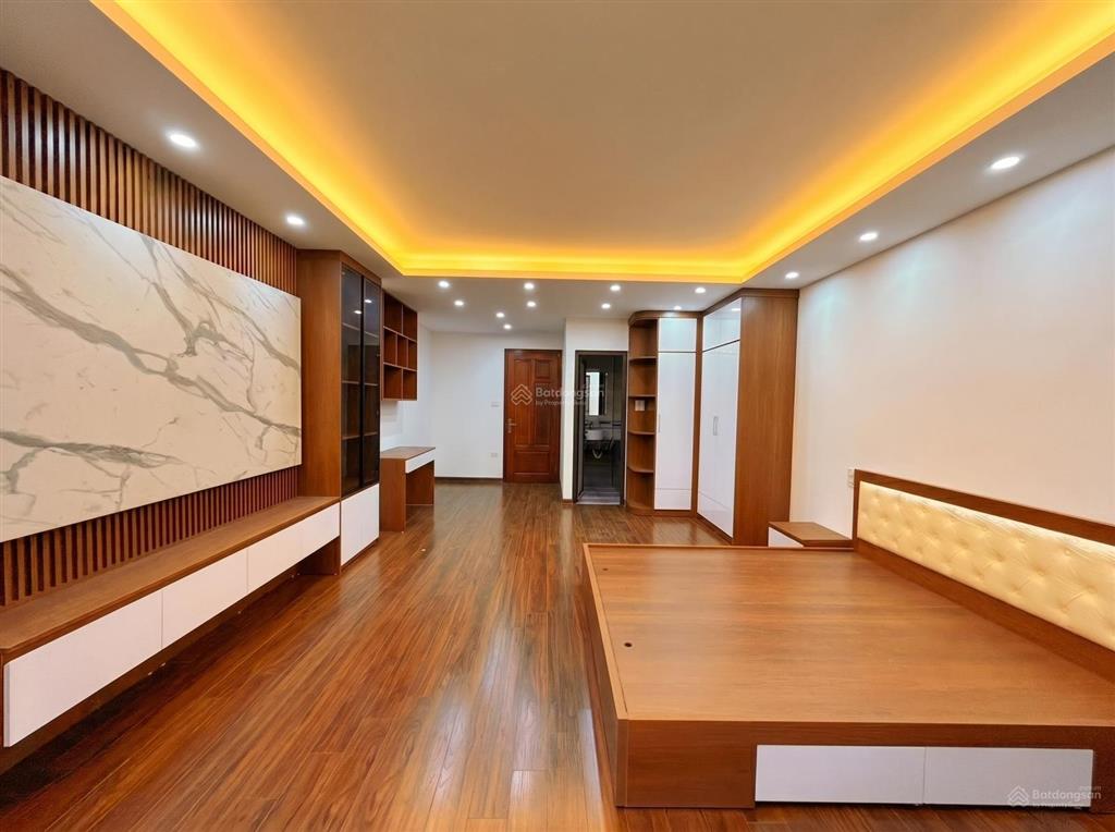 Bán nhà phố lê văn lương, cầu giấy 50m2,6t,thang máy,mt5m, giá 15 tỷ.