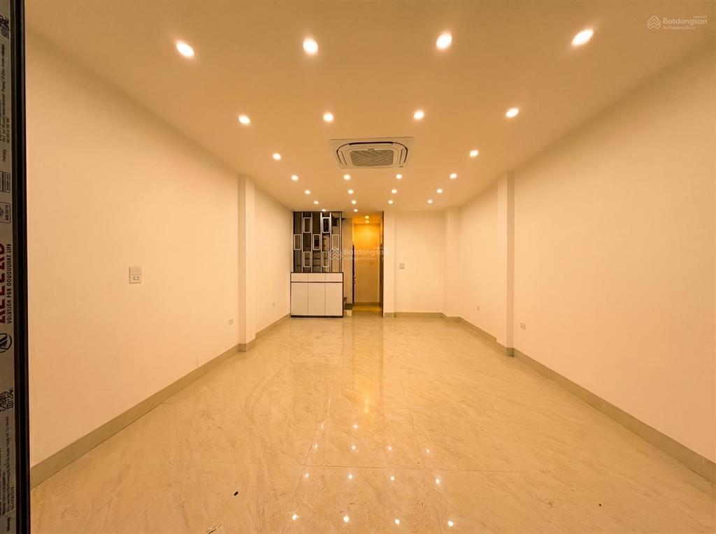 Bán nhà phố lê văn lương, cầu giấy 50m2,6t,thang máy,mt5m, giá 15 tỷ.