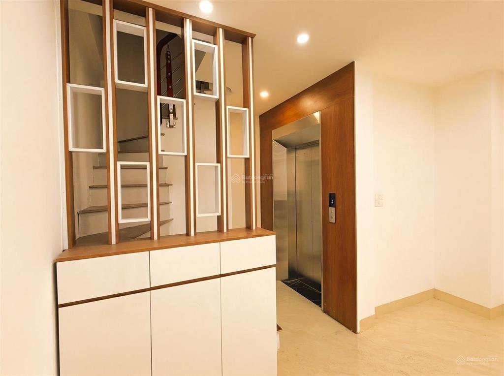 Bán nhà phố lê văn lương, cầu giấy 50m2,6t,thang máy,mt5m, giá 15 tỷ.