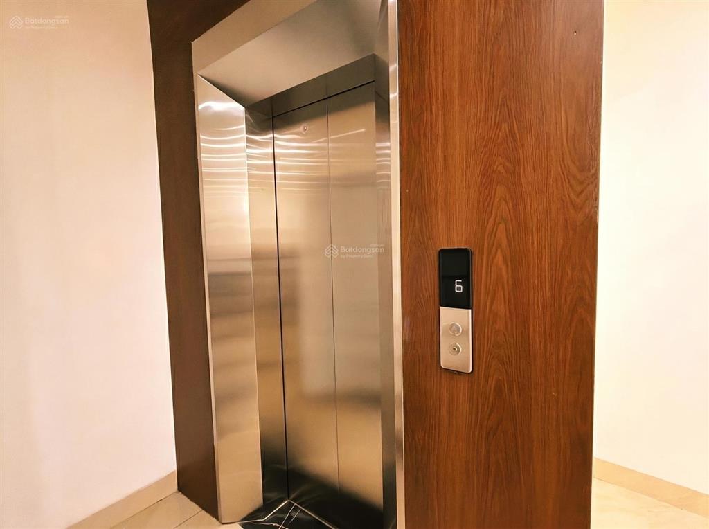 Bán nhà phố lê văn lương, cầu giấy 50m2,6t,thang máy,mt5m, giá 15 tỷ.