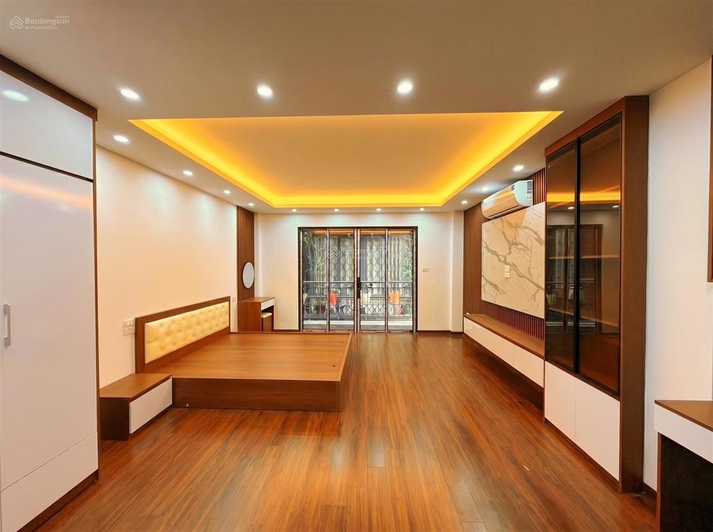 Bán nhà phố lê văn lương, cầu giấy 50m2,6t,thang máy,mt5m, giá 15 tỷ.