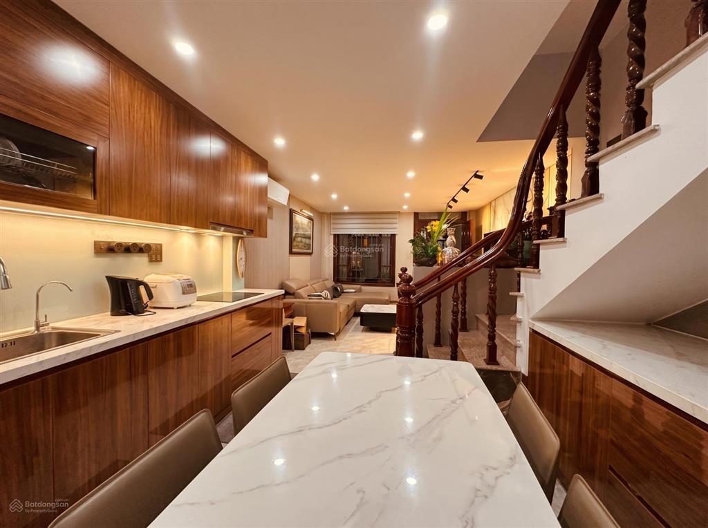 Siêu phẩm bán nhà lạc long quân, 40m2, 5t kiên cố, mt 4m, gần hồ tây lộng gió, giá 13.9 tỷ
