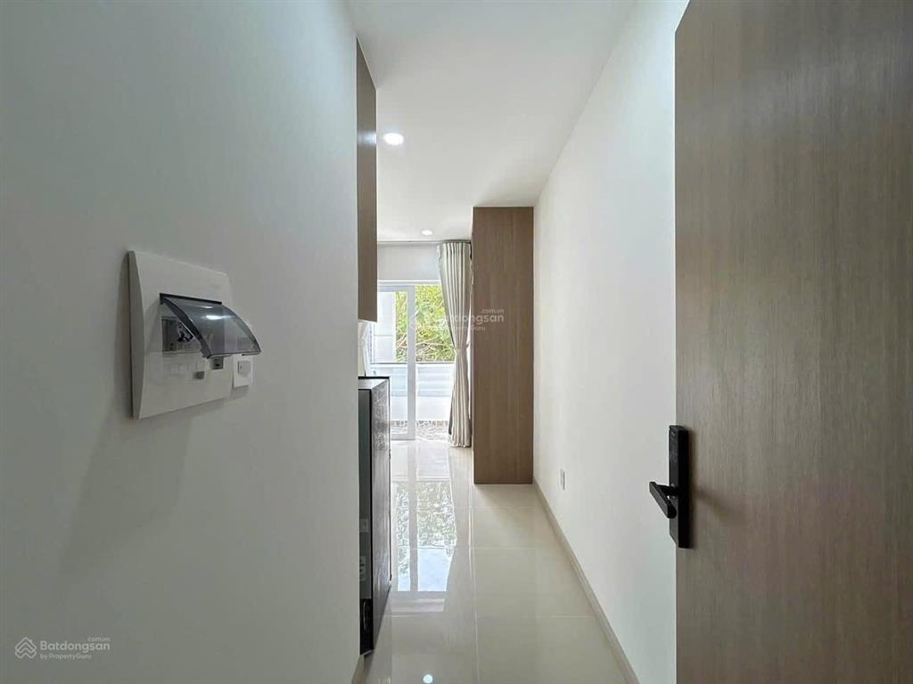 Cho thuê căn hộ ban công đầy đủ nội thất kế bên đại học rmit và tdtu