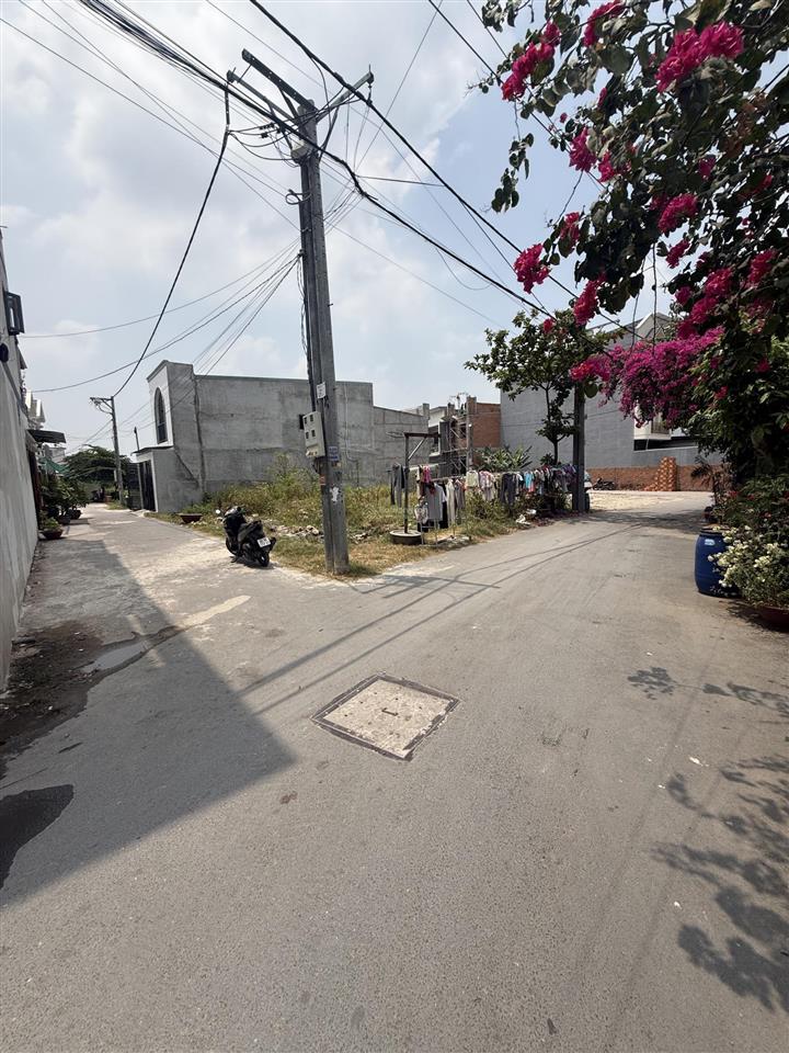 Bán đất (lô góc 2 mặt tiền) vị trí ngay đường nguyễn thị tồn chỉ 80m p. bửu hoà. giá chỉ 2,750 tỷ