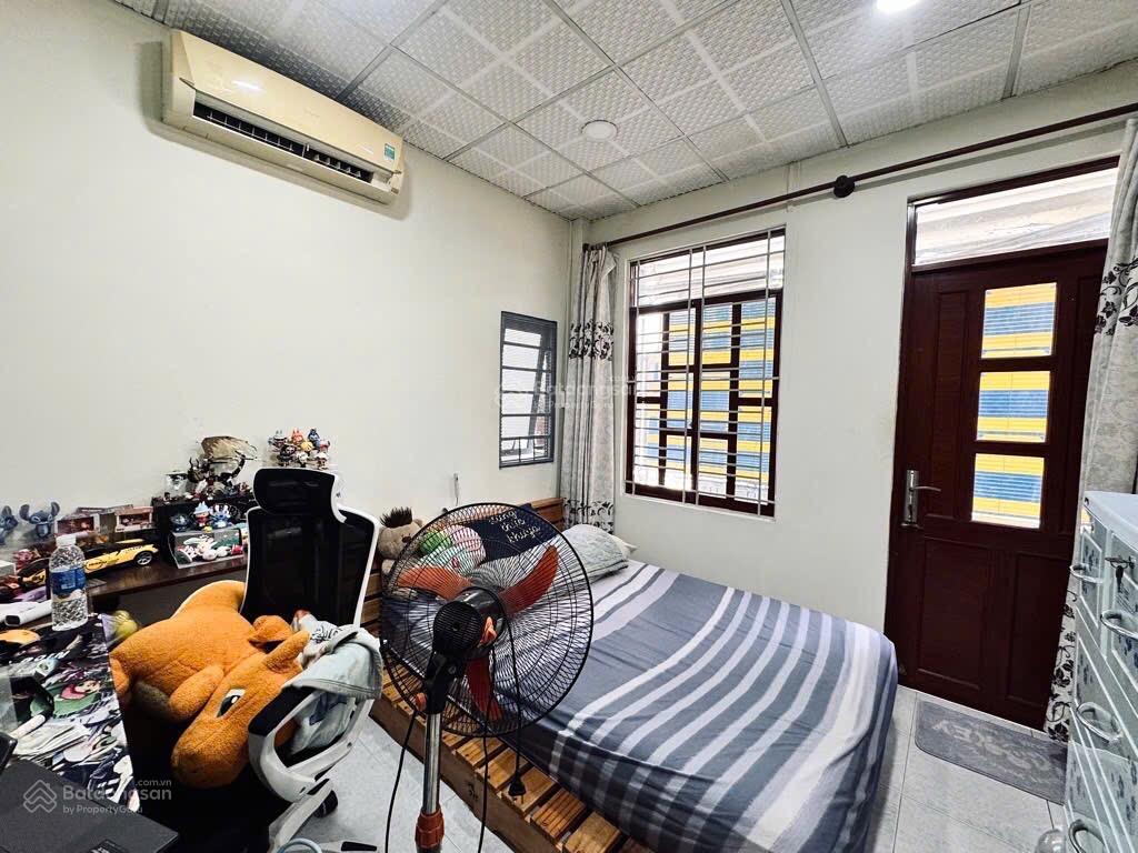 Nhà nguyễn thiện thuật quận 3  nhà khu vực kinh doanh sầm uất  34 m2  5 tầng, 9.45 tỷ