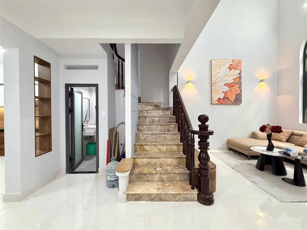 Bán nhà đường hồ biểu chánh  60 m2  4 tầng  ngang lớn 5 m  11.6 tỷ ,