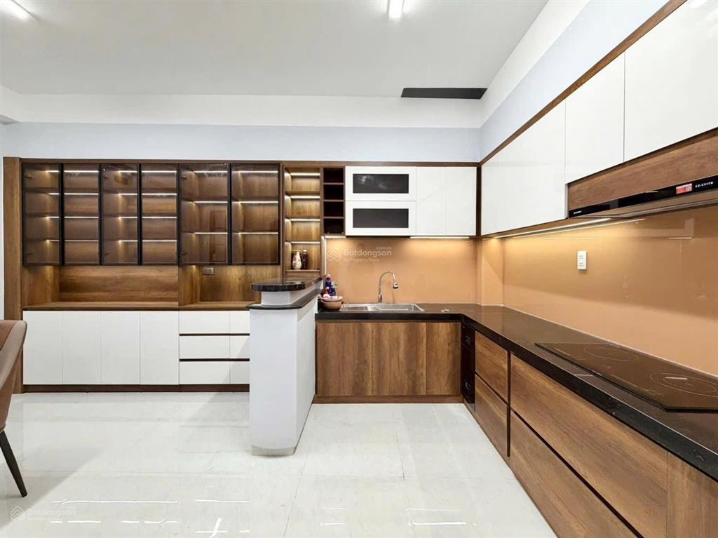 Bán nhà đường hồ biểu chánh  60 m2  4 tầng  ngang lớn 5 m  11.6 tỷ ,