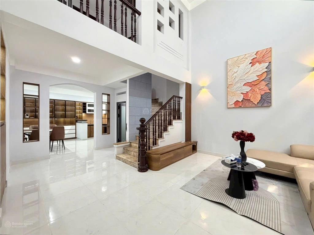 Bán nhà đường hồ biểu chánh  60 m2  4 tầng  ngang lớn 5 m  11.6 tỷ ,