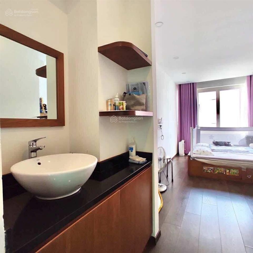 Bán nhà  phú nhuận  66 m2  4 tầng  xe hơi ngủ trong nhà  11.2 tỷ ,