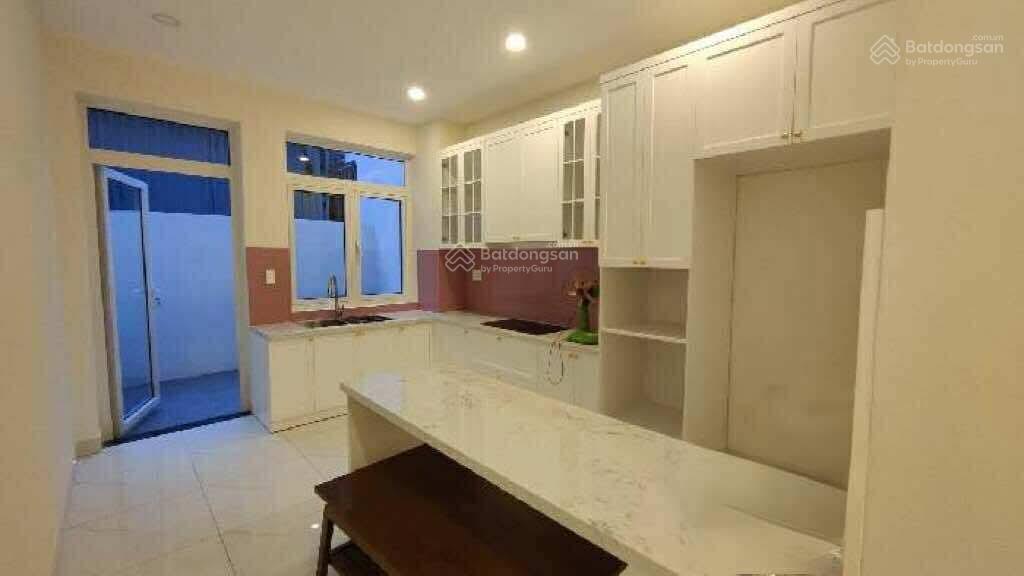 Bán nhà  phú nhuận  66 m2  4 tầng  xe hơi ngủ trong nhà  11.2 tỷ ,