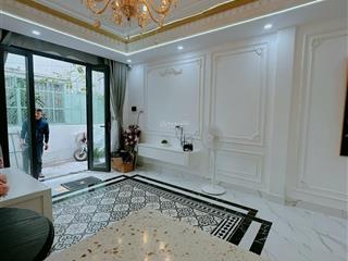 Nhà đẹp phú nhuận nội thất tân cổ điển chỉ xách vali vào ở , 7.6 tỷ ,