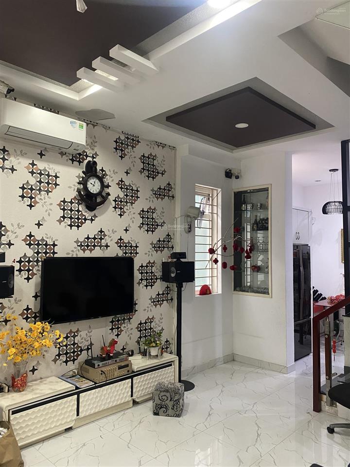 Bán nhà lê văn sỹ, phú nhuận  nhà 4 tầng hoàn công đủ  ngang 4.5m chỉ 9.3 tỷ