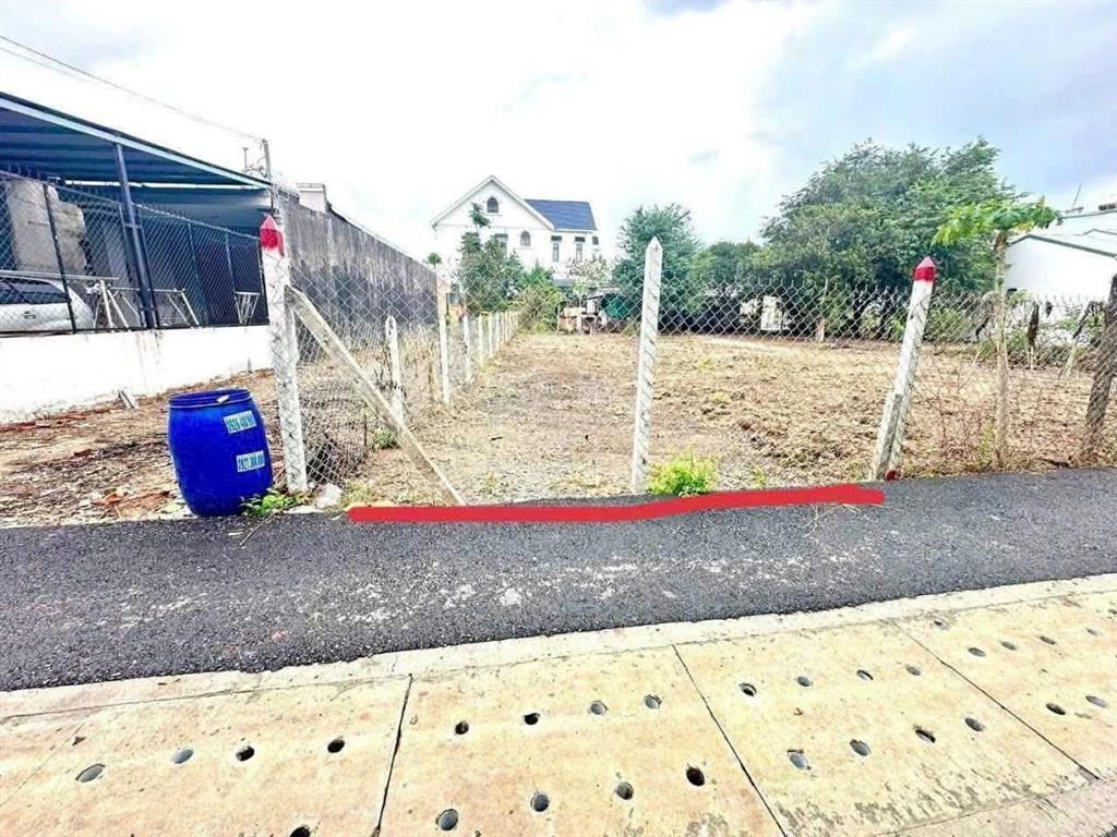 Cần ra gấp lô đất dt 125m2 ngay gần góc ngã tư nguyễn chí thanh và phan đăng lưu  sổ hồng riêng