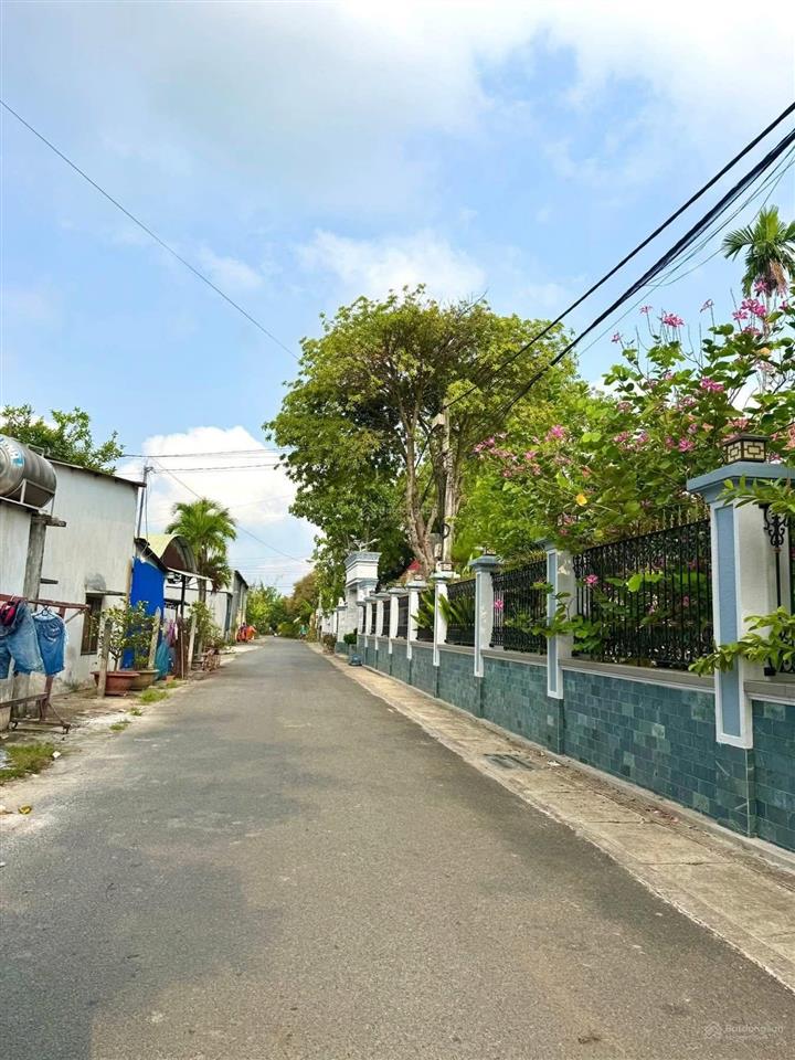 Cần ra gấp lô đất đẹp như mơ dt 188m2 cách chợ bến thế 400m  sổ hồng riêng