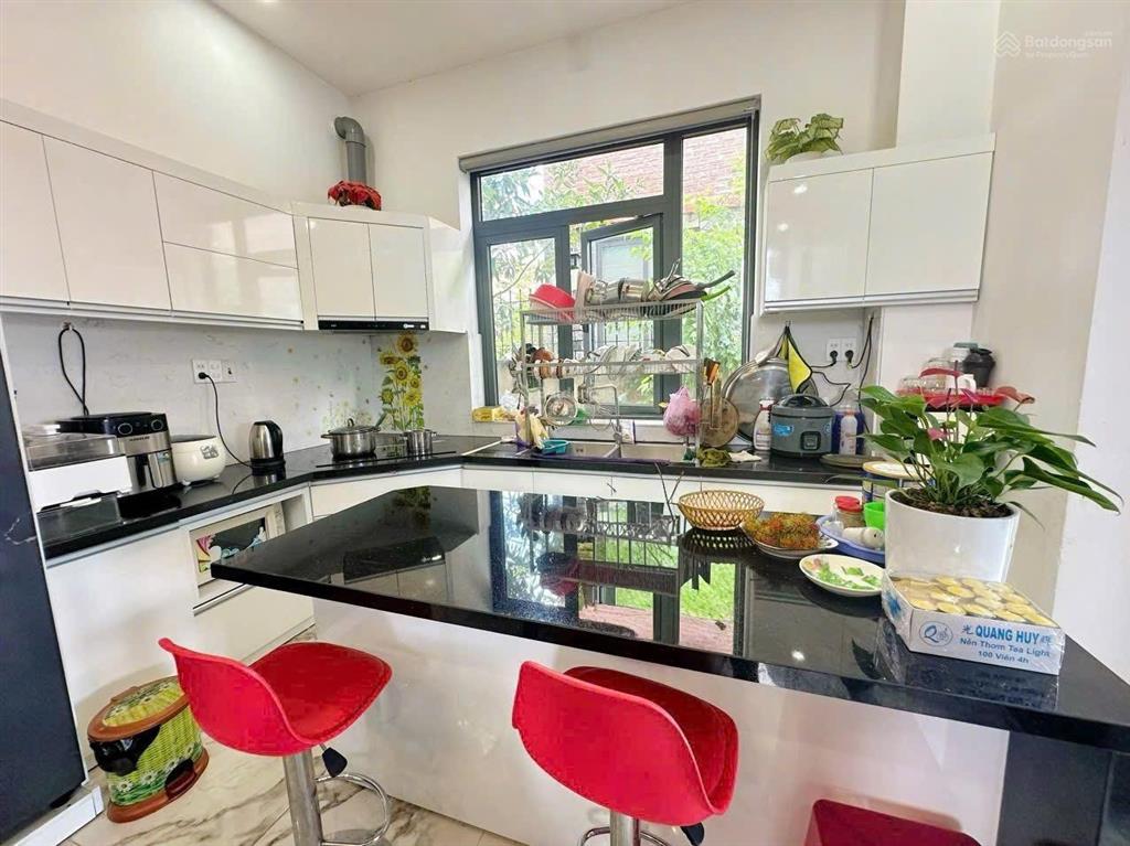 Bán nhà lầu view đẹp trịnh hoài đức, p11, đà lạt