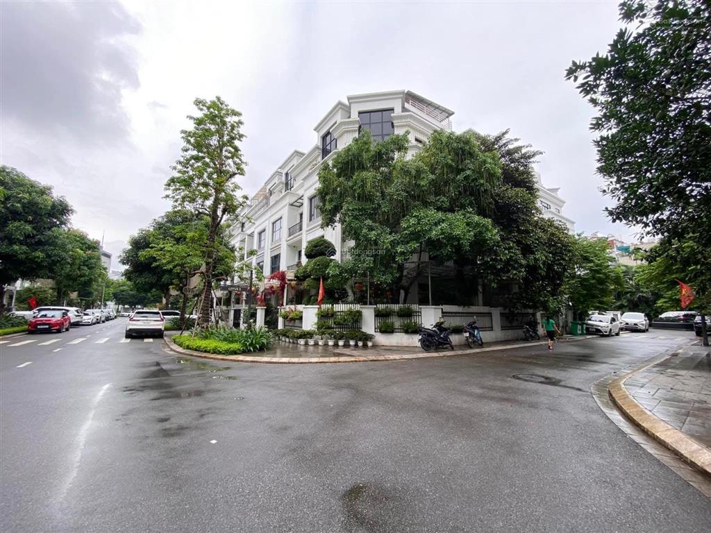 Bán liền kề tại dự án vinhomes gardenia, hàm nghi. dt 156m, mặt tiền 8m, thang máy, giá 73.8 tỷ