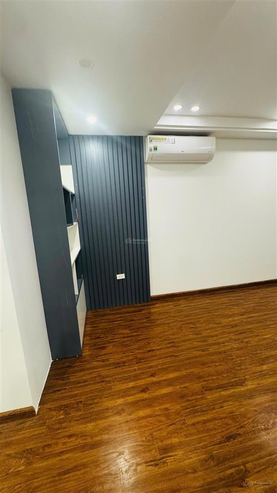 Giảm sâu còn 7.4 tỷ căn 3pn 81m2, ban công nam, toà b sky central 176 định công, full nội thất