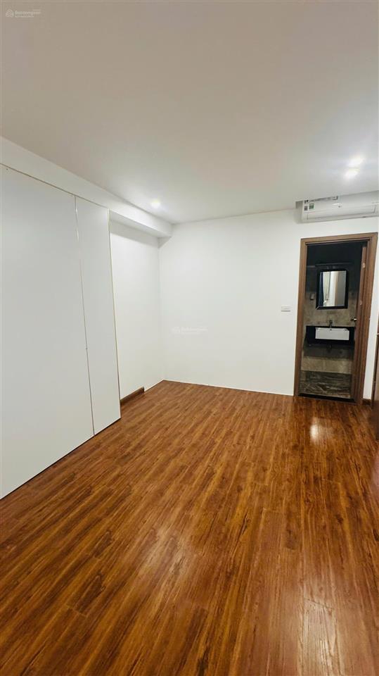 Giảm sâu còn 7.4 tỷ căn 3pn 81m2, ban công nam, toà b sky central 176 định công, full nội thất