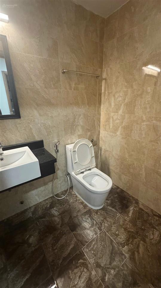 Giảm sâu còn 7.4 tỷ căn 3pn 81m2, ban công nam, toà b sky central 176 định công, full nội thất