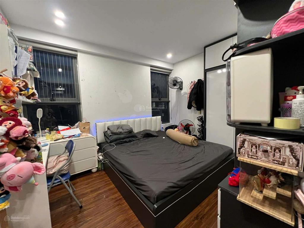 Bán gấp căn 88m2 tầng cao, 3pn 2vs, lô góc sky central 176 định công, full nội thất, sổ đỏ cc