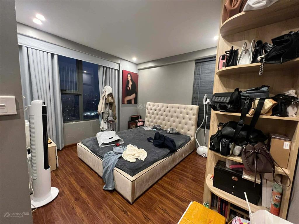 Bán gấp căn 88m2 tầng cao, 3pn 2vs, lô góc sky central 176 định công, full nội thất, sổ đỏ cc