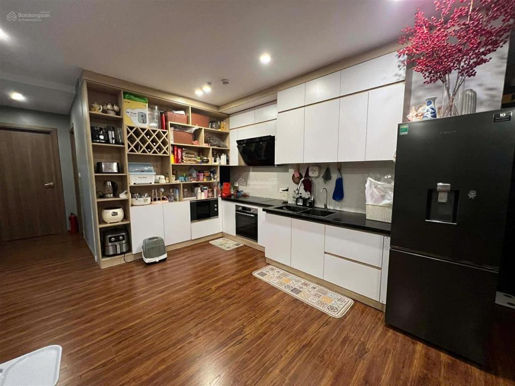 Bán gấp căn 88m2 tầng cao, 3pn 2vs, lô góc sky central 176 định công, full nội thất, sổ đỏ cc