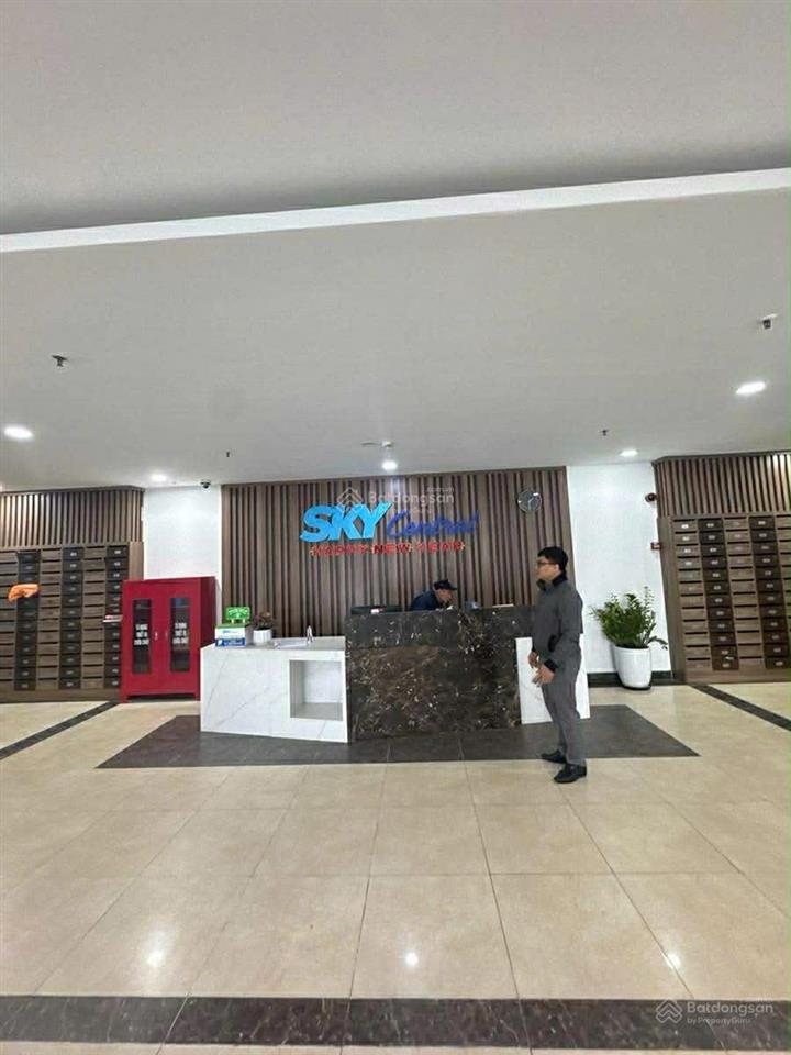 Bán gấp căn 88m2 tầng cao, 3pn 2vs, lô góc sky central 176 định công, full nội thất, sổ đỏ cc