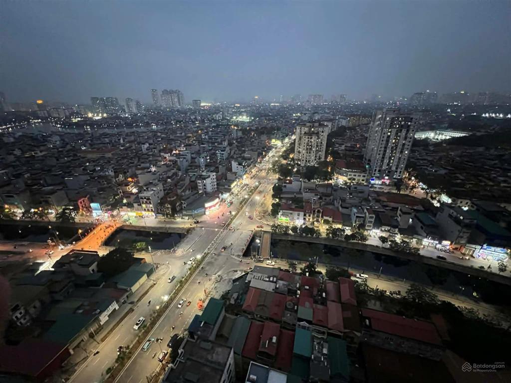 Bán gấp căn 88m2 tầng cao, 3pn 2vs, lô góc sky central 176 định công, full nội thất, sổ đỏ cc