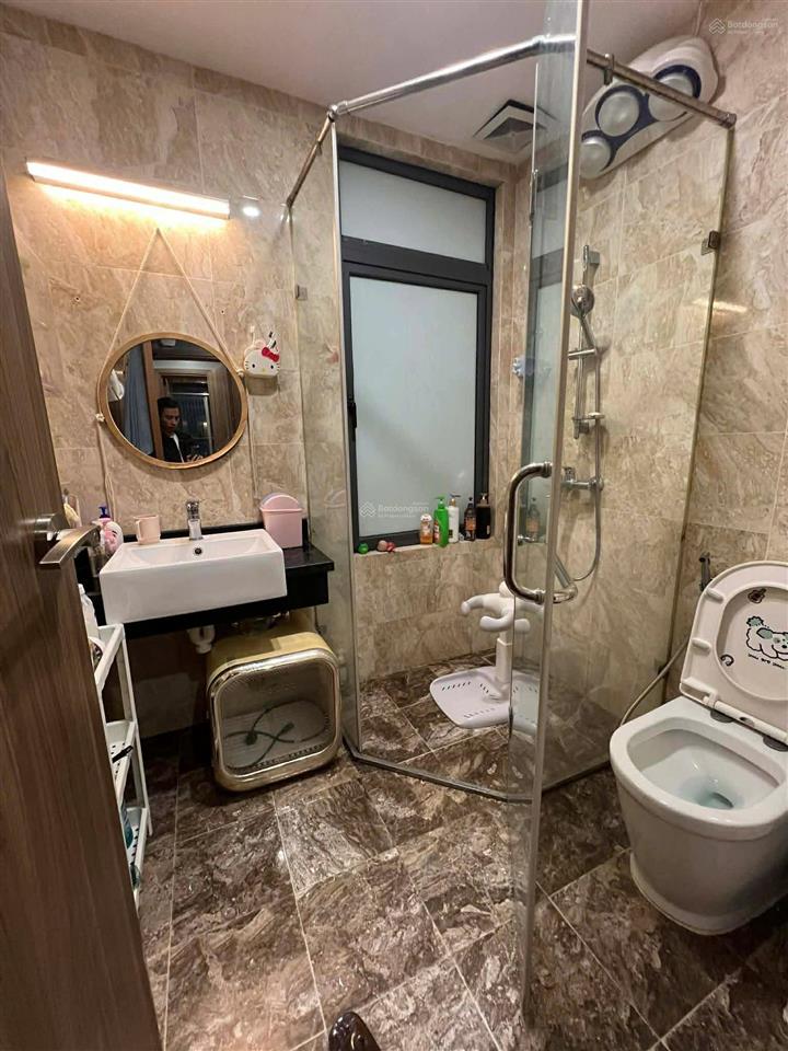 Bán gấp căn 88m2 tầng cao, 3pn 2vs, lô góc sky central 176 định công, full nội thất, sổ đỏ cc