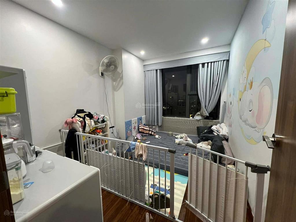 Bán gấp căn 88m2 tầng cao, 3pn 2vs, lô góc sky central 176 định công, full nội thất, sổ đỏ cc