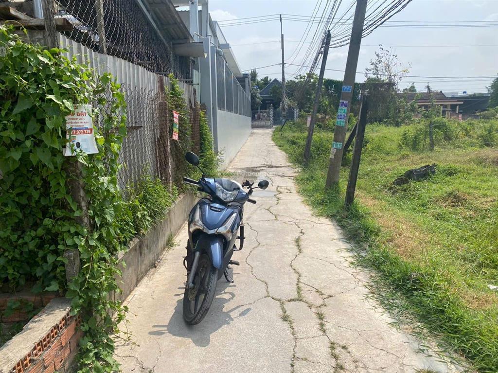 Bán lô đất 2 mt 5 x 18,5 giá 999tr ngay đường tỉnh lộ 10 đi vào 30m 0938 192 ***