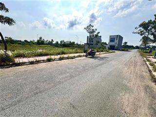 Bán gấp lô đât 100m2 ngay sao lưng chợ đức hòa giá 1t2 0938 192 ***