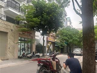 Chính chủ cần tiền bán gấp lô đất giá f055m21tỷ7trung tâm thị xã sơn tây