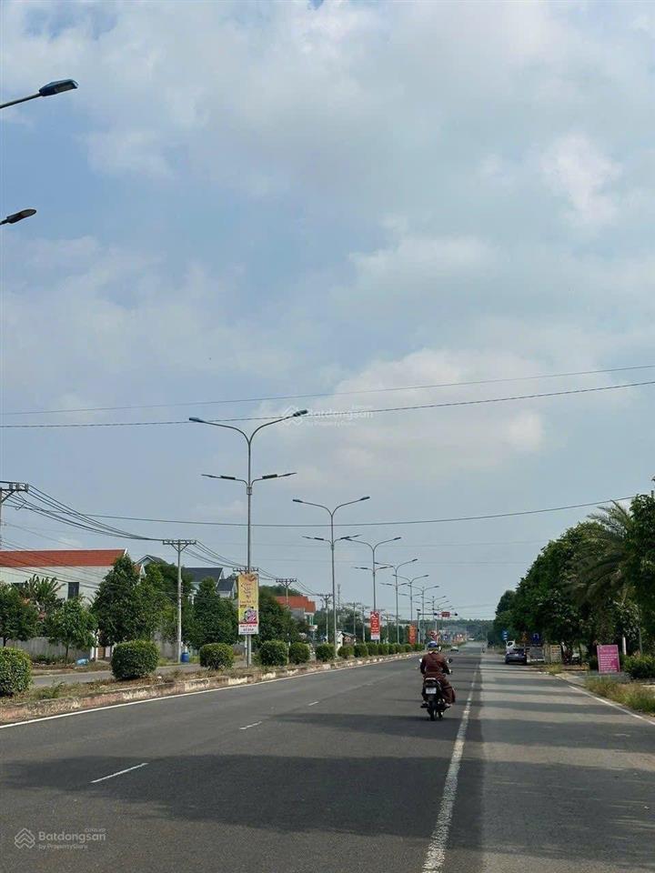 Sát tthc chơn thành chủ bán lô 150m2 giá 690tr full thổ cư mt đường nguyễn văn linh, sát kcn sổ sẵn